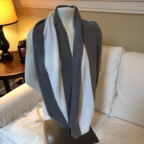 Calvin Klein Grey White Striped Scarf NEW - Picture 1 of 7